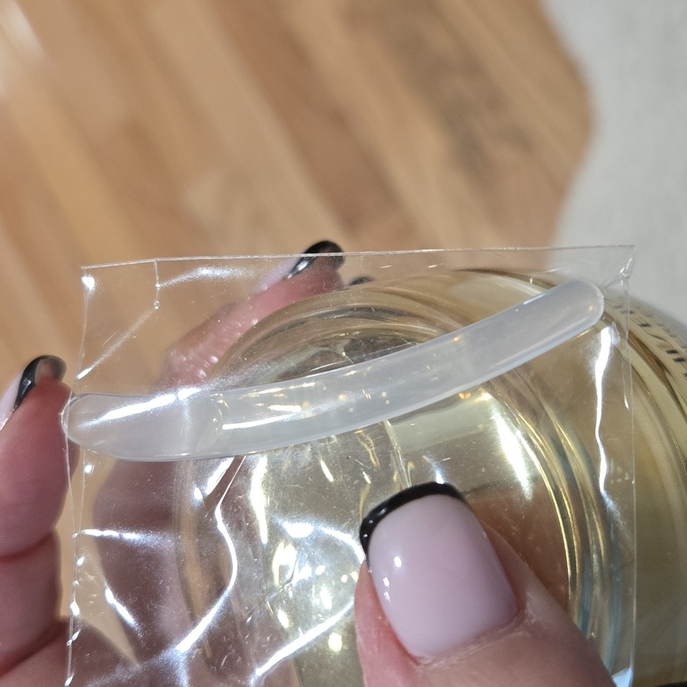 Shiseido Vital Perfection Cream with ReNeuraRED Technology - Picture 5 of 5